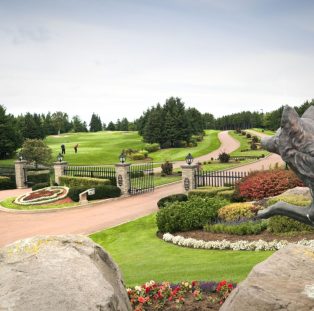 Fox-Harbr-Resort-Grounds-Entrance.jpg